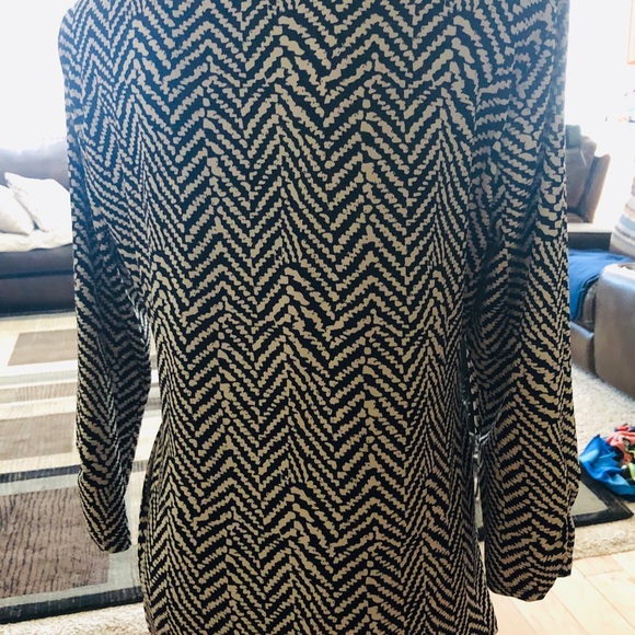 Beautiful top - Picture 3 of 7